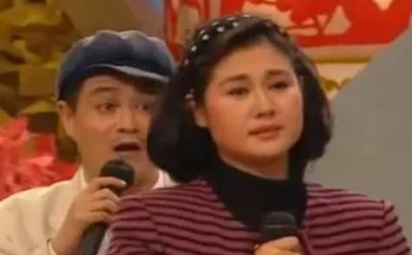 1992年春晚，表演完《我想有个家》后，黄晓娟对赵本山说：“老哥啊，这是