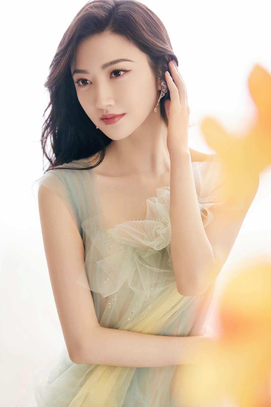 笑话：老婆：我受够了！离婚吧！老公：车子归我！老婆：好！老公：房子归我！老婆犹豫