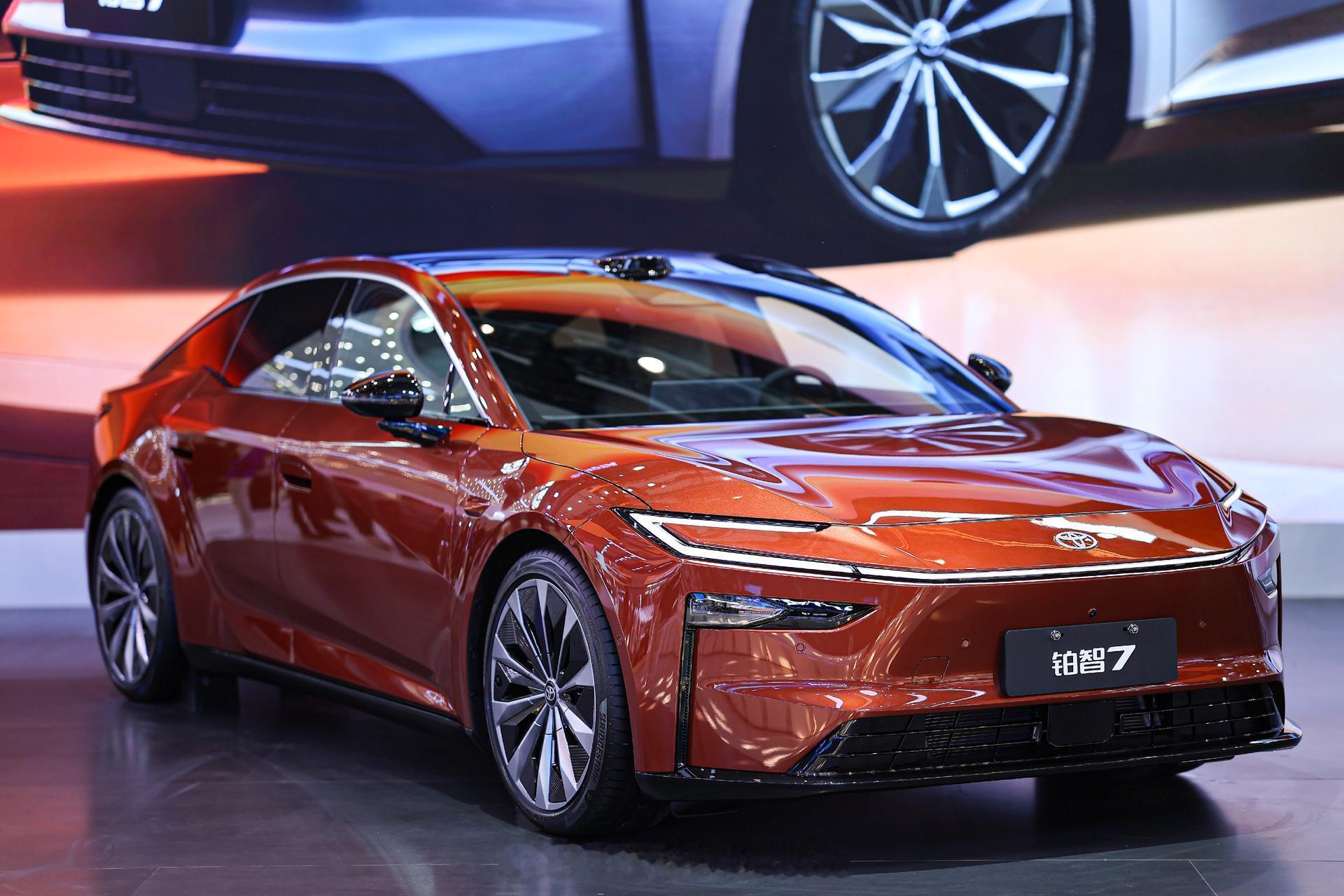 广州车展广汽丰田铂智7一亮相就放大招，现在订车太香了——12月31日前下订，2