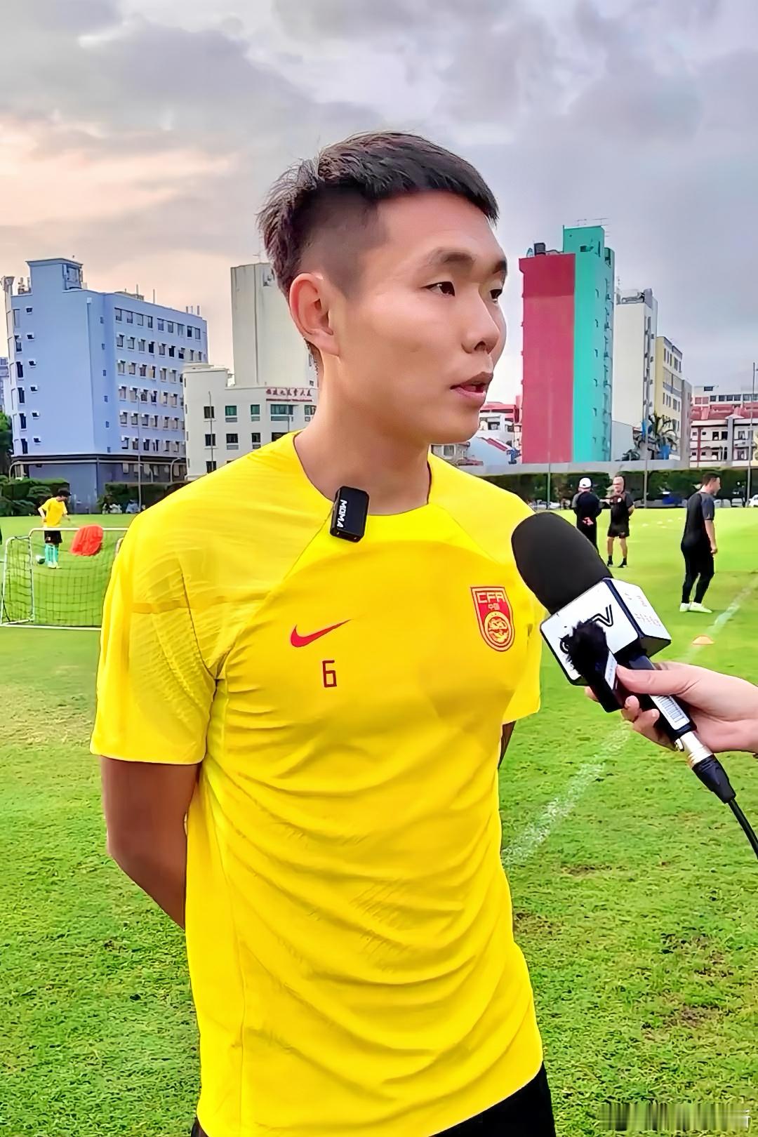 河南队【国脚动态】6月5日和9日，中国男足在国际友谊赛中客场2:1战胜新加坡队、