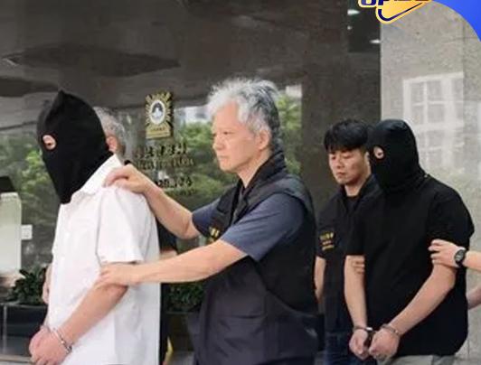 事前四人早就串通好，奔赴澳门寻欢，他们提前和女生谈好价格、约好酒店开房，该享受的