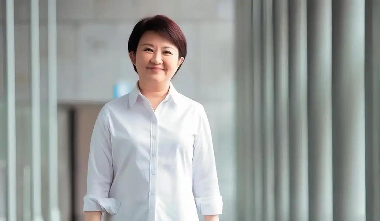 【热点评述】卢秀燕自我膨胀心理以及她在美国时的高调表态，极可能适得其反。卢秀燕