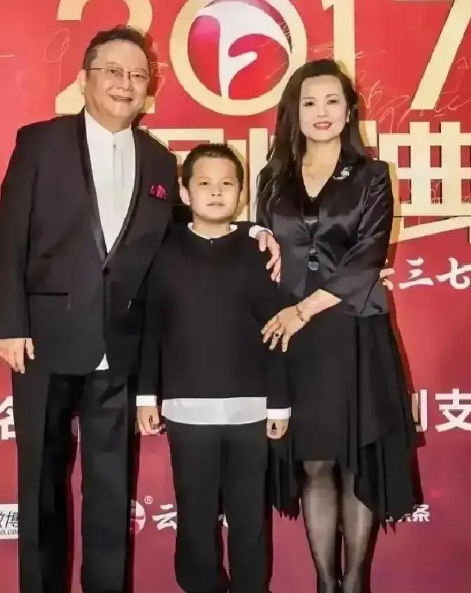 78岁的王刚，60岁的时候得了一子，本以为晚年可以安享清福，没想到现在17岁的儿
