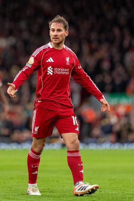 斯洛特谈麦卡利斯特的状态以及建立新战术默契的难度：