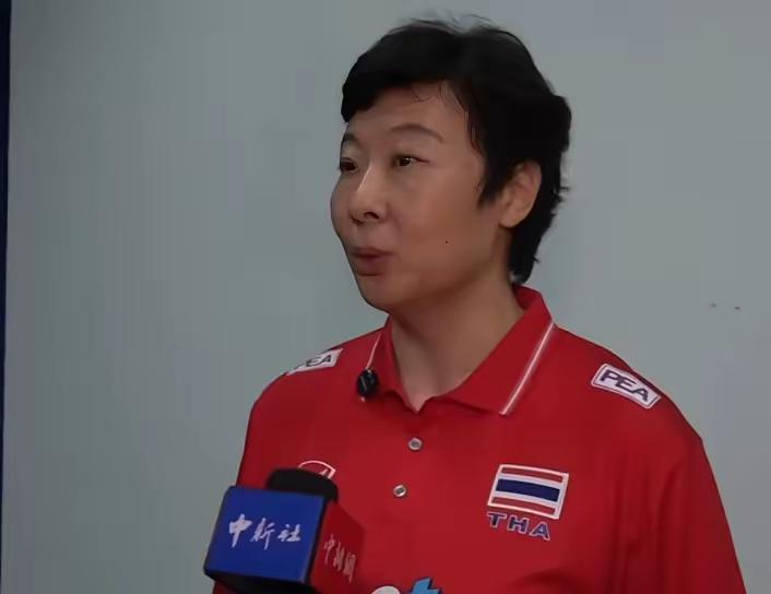 女排3战全胜：冯坤认为赵勇有2个“高明之处”首先体现在进攻点多赵勇主教