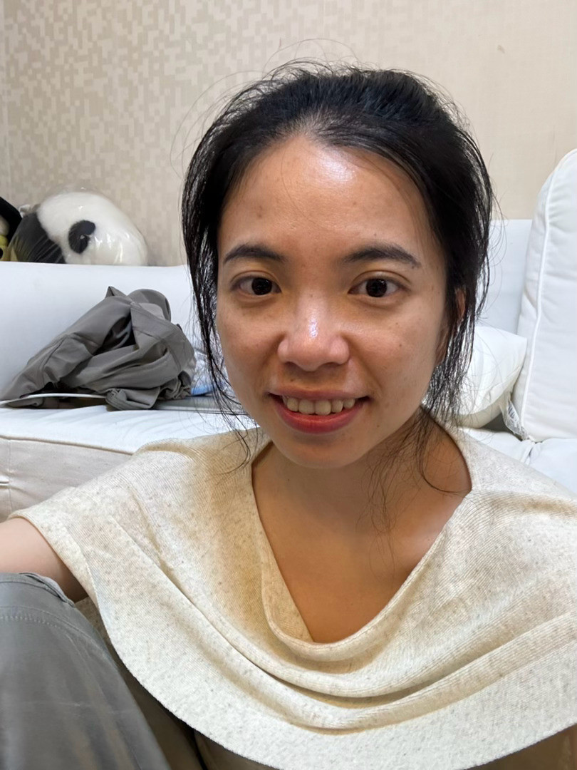 今天晚上收拾东西突然发现了去年找了很久要给家里面三个闺蜜带的唇膏，我的天呐，之前找了这么久，结果现在