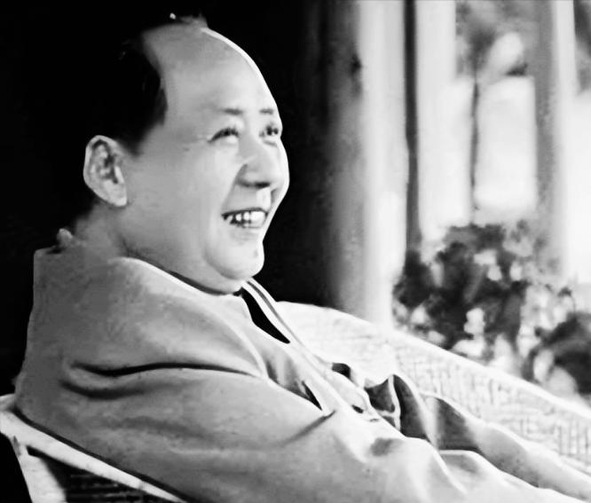 毛主席在军事上的五大疑问： 第一：没上过军校，只读了师范，从哪学的打仗？　