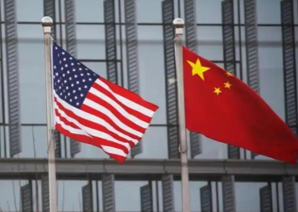 全世界现在都在赌中国和美国到底谁先扛不住。目前的状况是中国有货，美国有钱，但美国