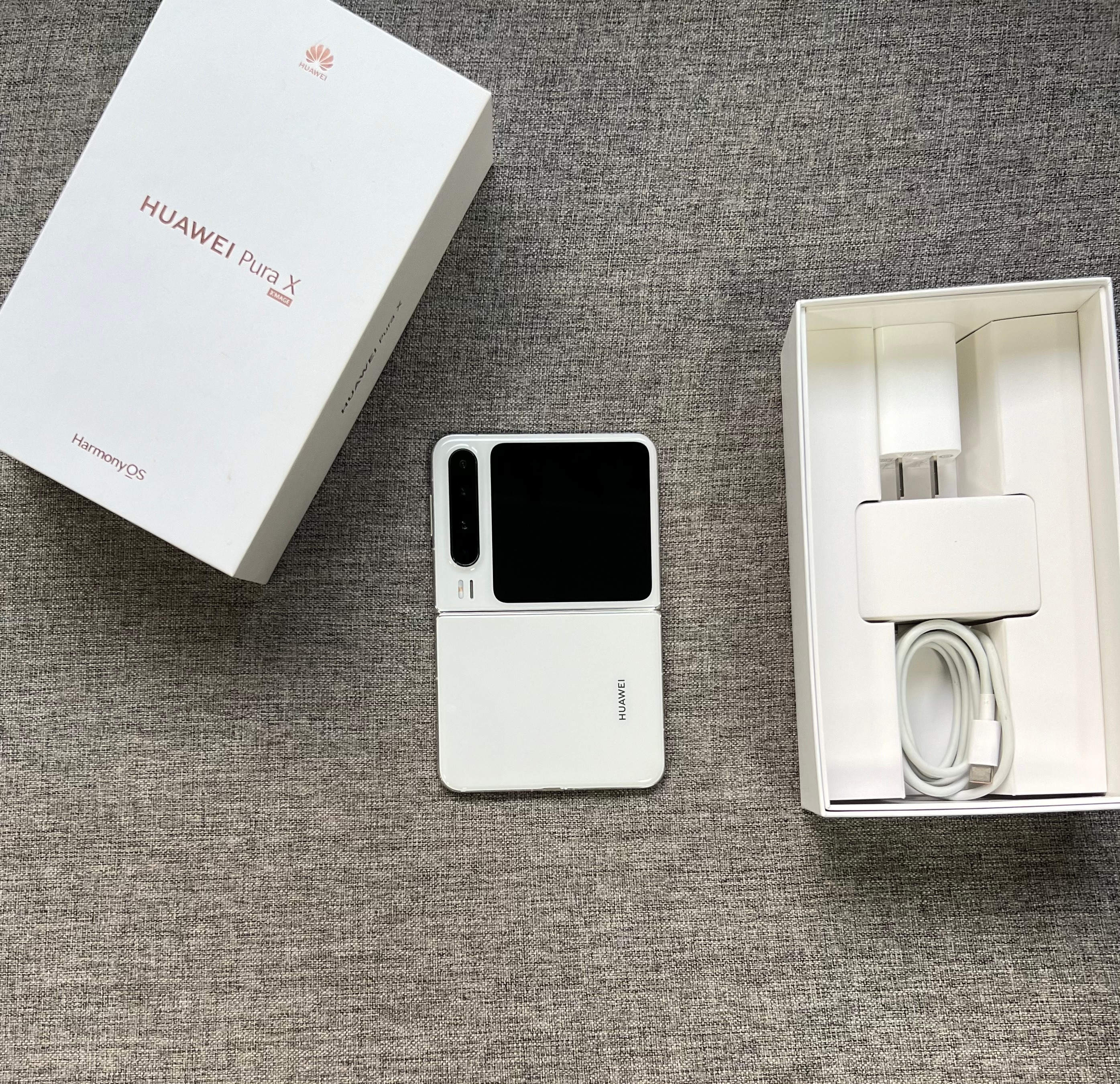 华为PuraX12+512G零度白，内屏完美，外屏明显划痕，外壳明显划痕，