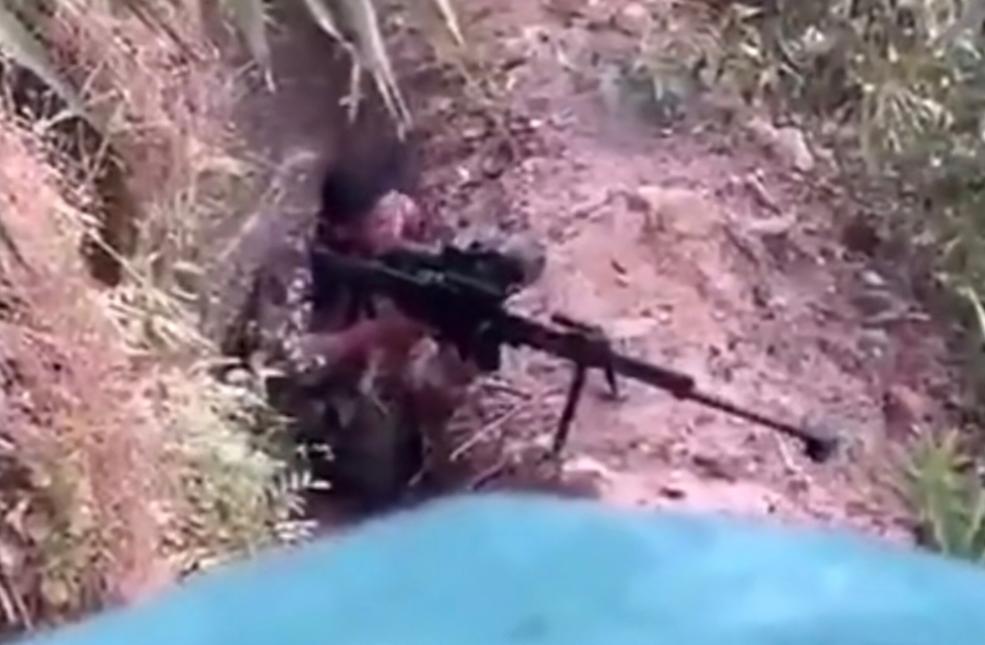 柬埔寨士兵手持一支10大狙！QBU-10式12.7毫米大口径狙击步枪，是中国