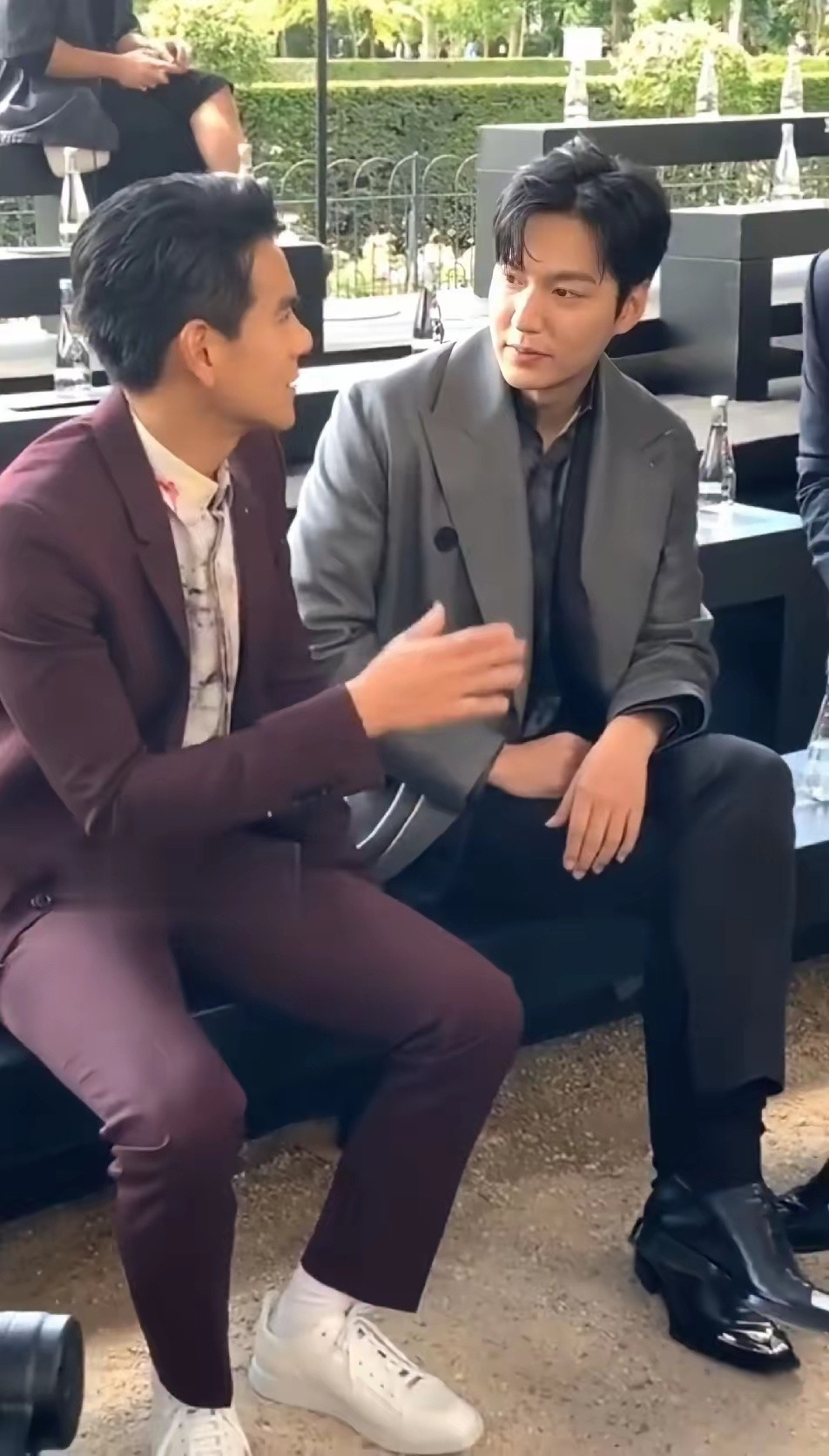 彭于晏单独看很帅，但和贵公子气质、穿搭高级精致的李敏镐同框，气场和穿搭都被比下去