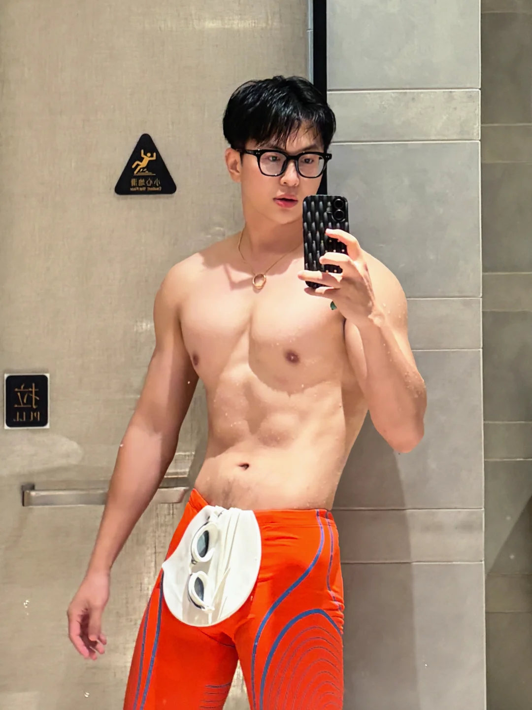 有空一起游泳🏊