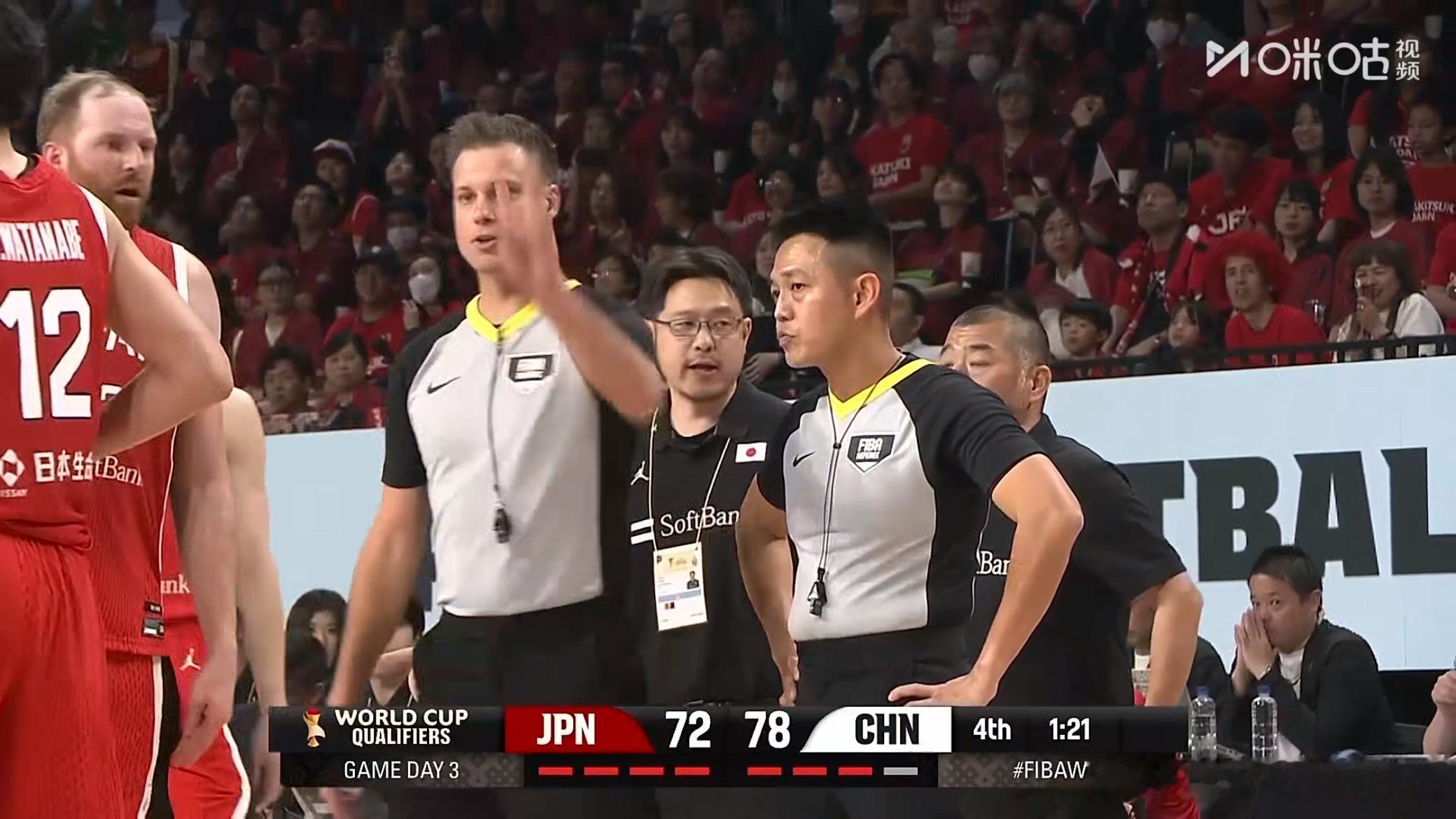 裁判太黑了中国男篮vs日本男篮日本主场哨裁判太黑了