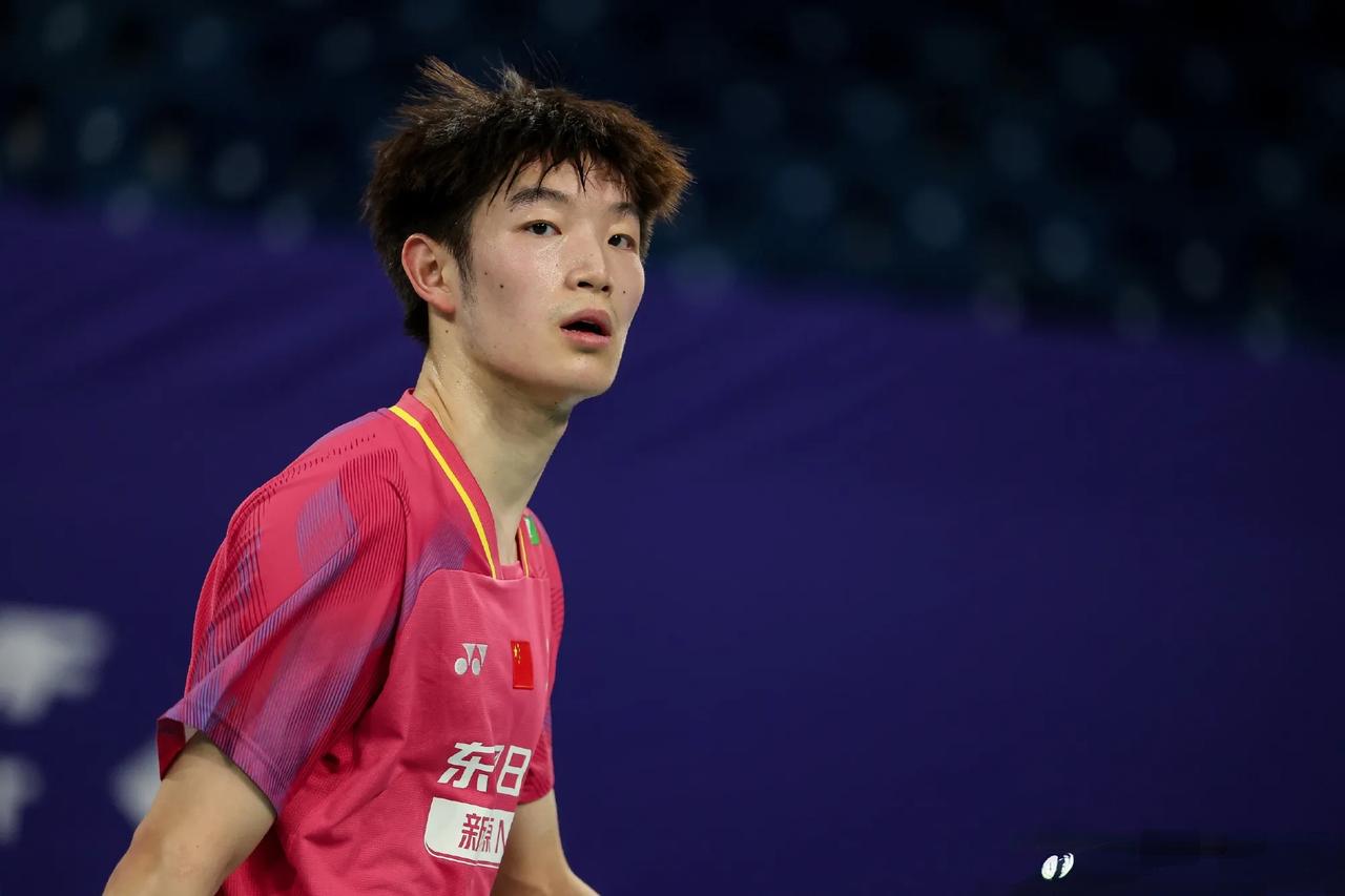 刚刚结束了一场2026年马来西亚羽毛球大师赛男单资格赛第二轮，世界第65位的囯羽