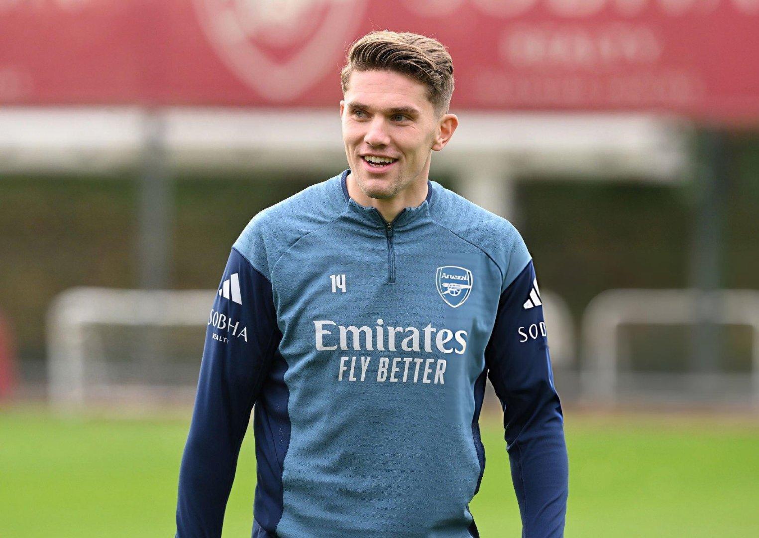 萨卡谈队友约克雷斯和埃泽:“维克托表现得非常、非常好。我认为他很好地融入了团队。