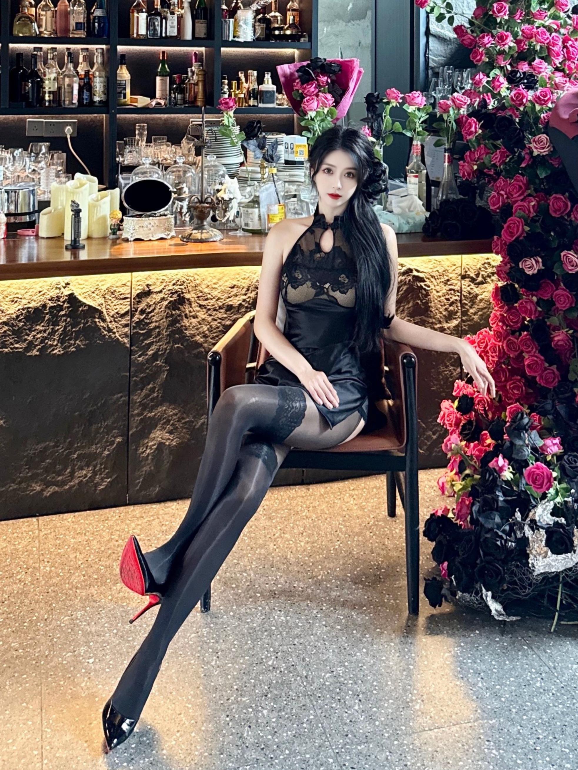 媚  明媚的媚 妩媚的媚。