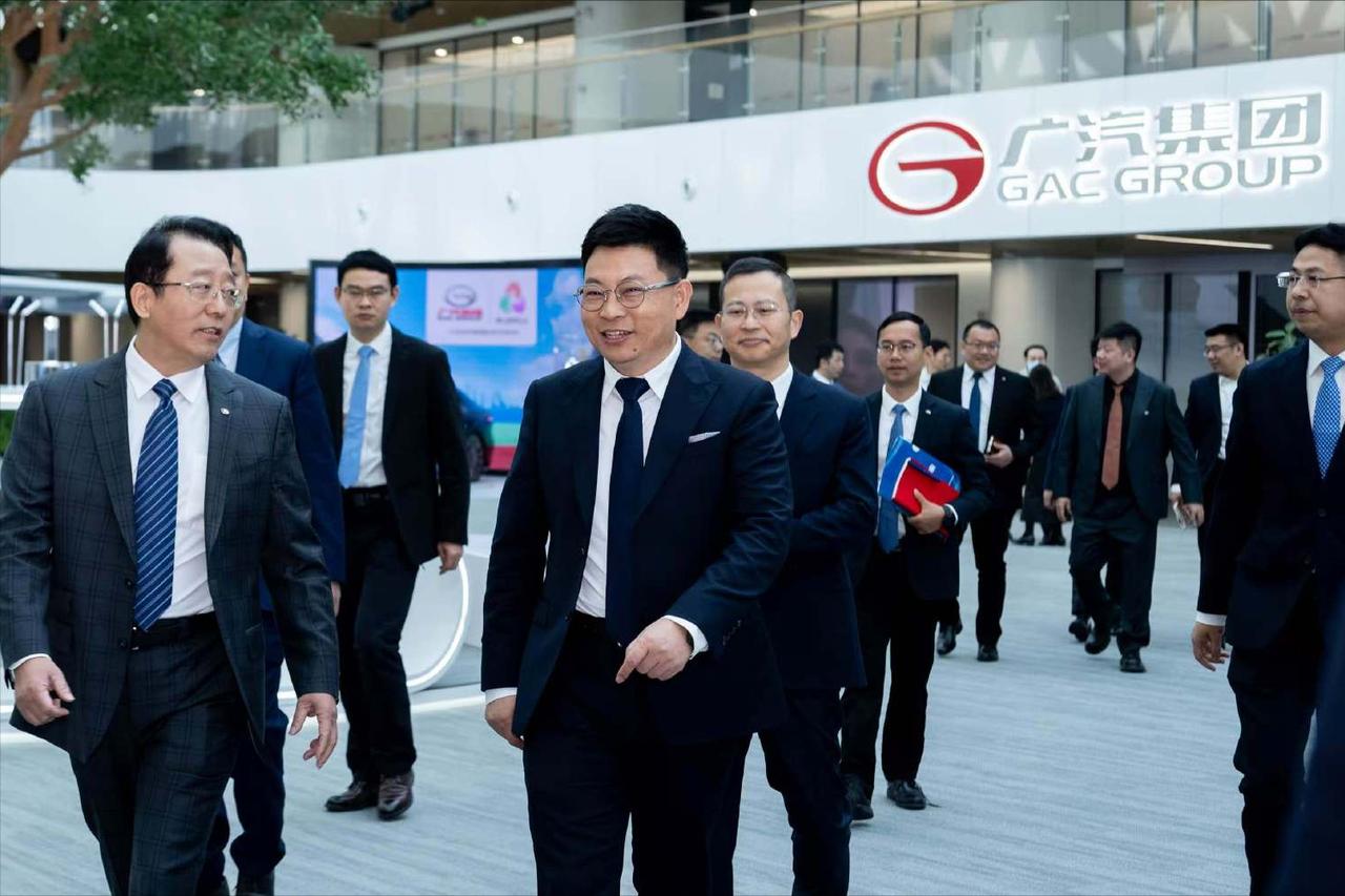余承东带队到访广汽集团1月5日，华为终端董事长余承东一行到访广汽集团，
