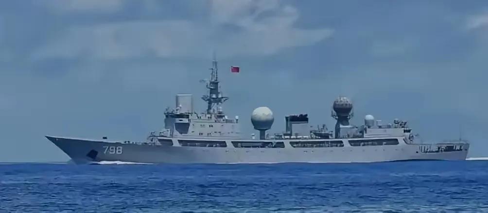 就差10海里！美国、法国、日本的航母舰长都傻眼了，他们正在演习，815A舰竟然大