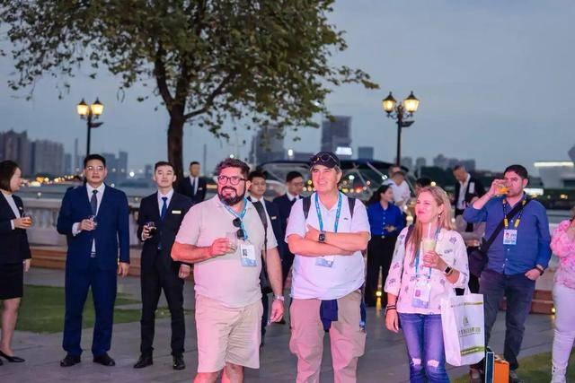 炸锅！广交会直接带爆入境消费！老外扎堆逛吃，热度碾压春节，这才是中国底气谁能