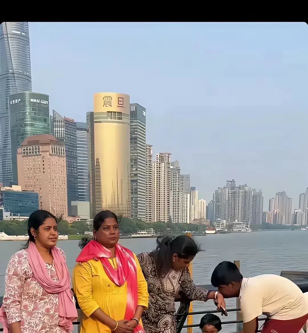 近两年来上海旅游的运动人越来越多。最开始是很多运动男子结伴而来，他们在上海各个景