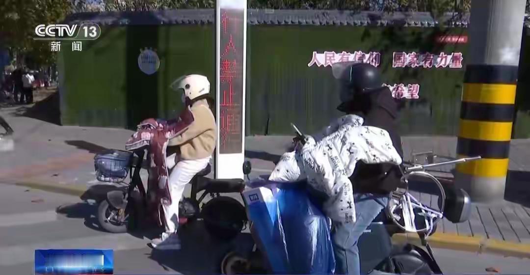 电动车的挡风被央视最近报道了电动自行车挡风被的危害，说了很多电