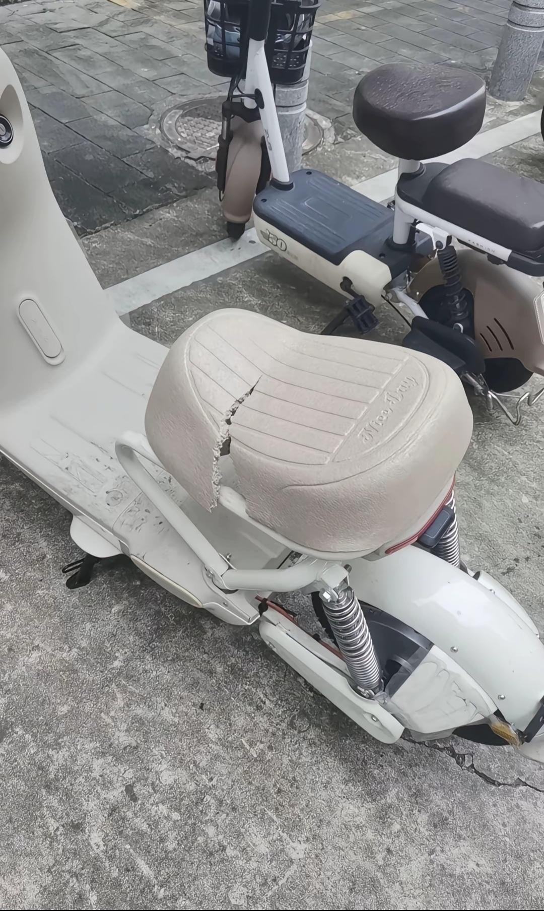 公园大爷谈新新国标的电动车。他就说这个世界有两套规则，一套是浮于表面，一套是沉于