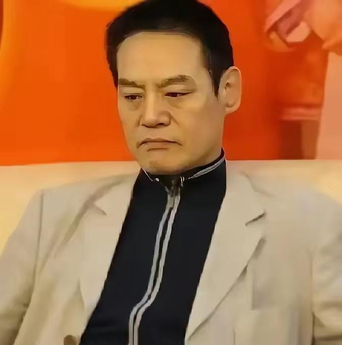 2002年，演员巍子把儿子王紫逸送到国外去留学，没想到儿子三天两头向巍子要钱，巍