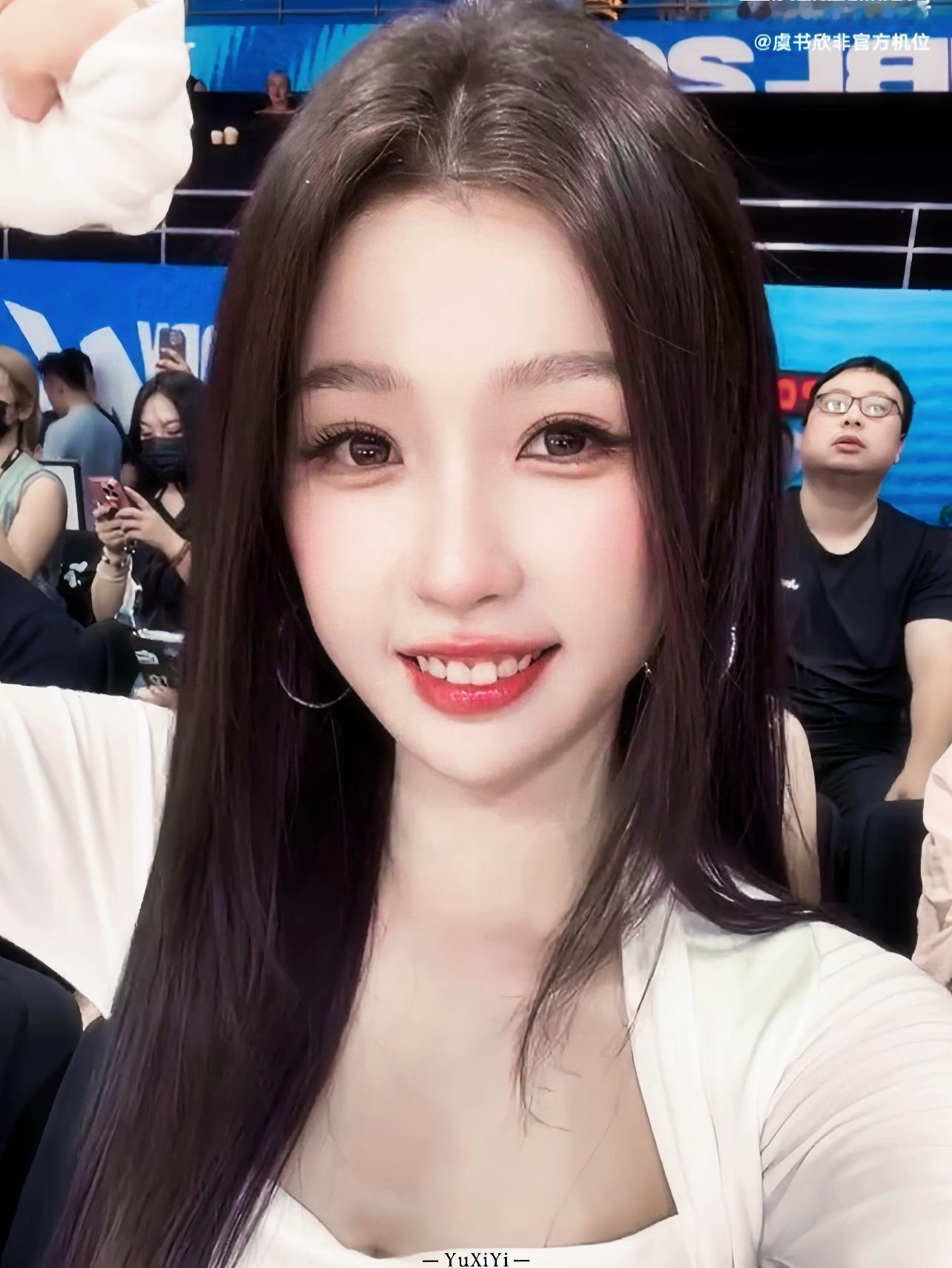 *给🏀队加油的🐰虞书欣虞书欣云初
