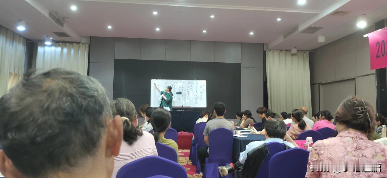 为什么说五一假期是牛马的收割机？真正的有钱人压根就不会在五一出行。小长假从制