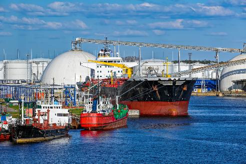 很多人都不明白，澳大利亚连像样的工业都没有，为什么那么富裕？其实原因很简单。咱们