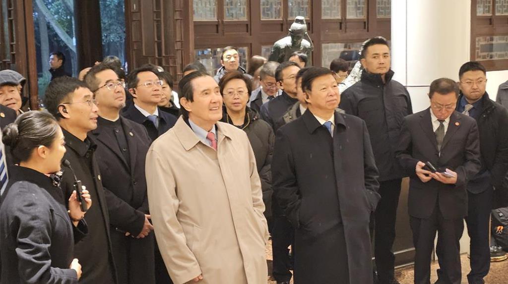 马英九赴大陆挨轰洪奇昌没事？蓝营：民进党双标至极两岸关系议题近日再度成为台湾