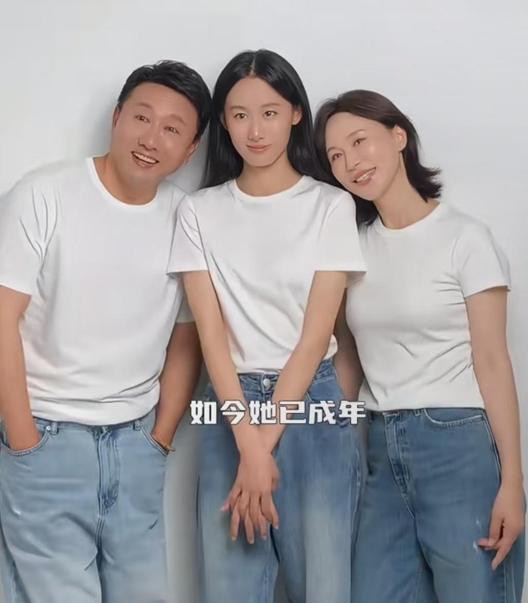 看演员房子斌夫妻俩长相一般，但女儿可真漂亮，取他俩优点长了，比他俩都漂亮，但仔细