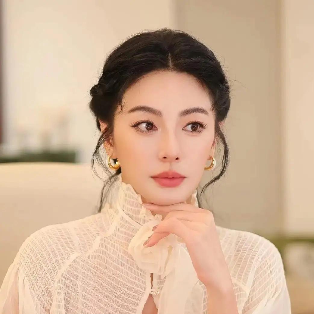 张雨绮，被曝大瓜！代孕疑云还没散，突然又传怀孕，这波操作真的太迷了！3月