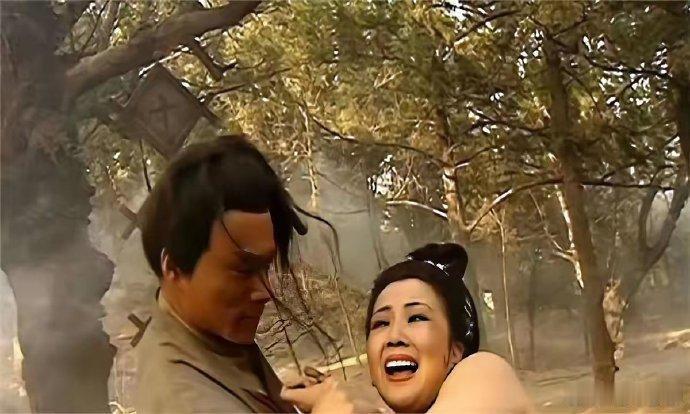 就凭这块肌肉，如果真打了，不是导演喊住，孙二娘早就把武松打死了吧？​​​