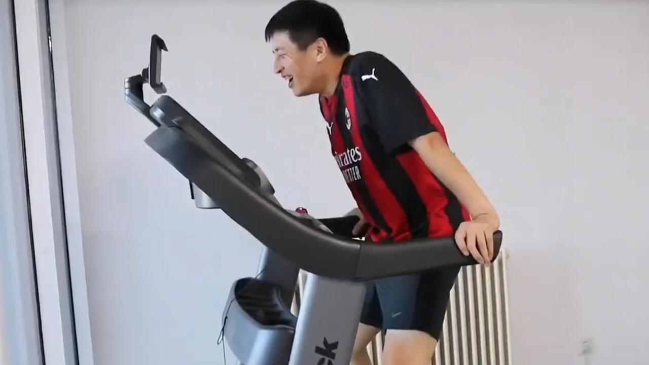 张雪峰3月跑步打卡72公里，出事的当天，也在跑步机上，他的健身房就只放了一个跑步