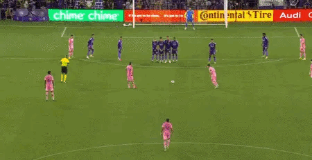 梅西任意球水平真下滑了？这球怎么可以这样踢呢？太欺负人了[捂脸哭]，比点球还稳。