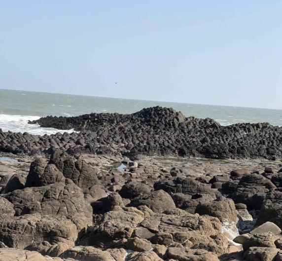 你有没有想过，我们天天扫码用的钱、存在银行里的存款，在战争面前，可能就是一串没用