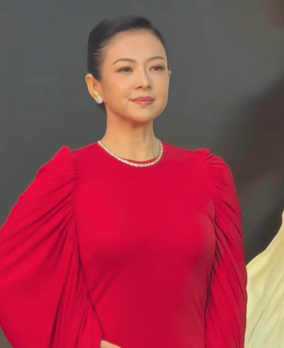 全网都在问，章子怡的脸怎么了还能怎么了不就是这三个原因吗？第一，章子怡接