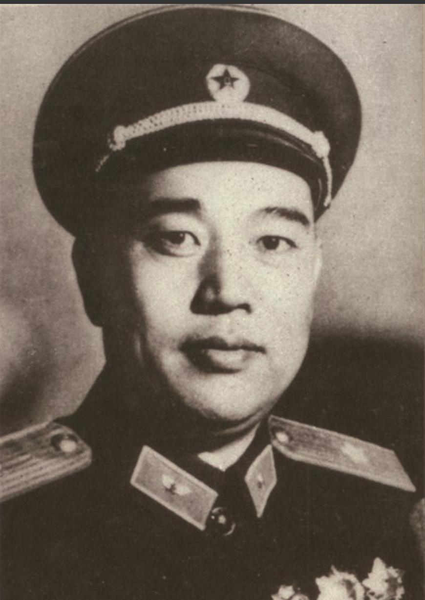 1958年，彭老总视察兰州军区，吃饭时盯着一个干部看了半天，突然放下筷子："你是