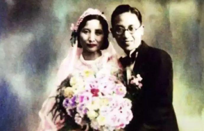 1935年，他和妻子去广西瑶山调查，误入瑶人设下的“虎阱”，被木石压住。妻子奋不