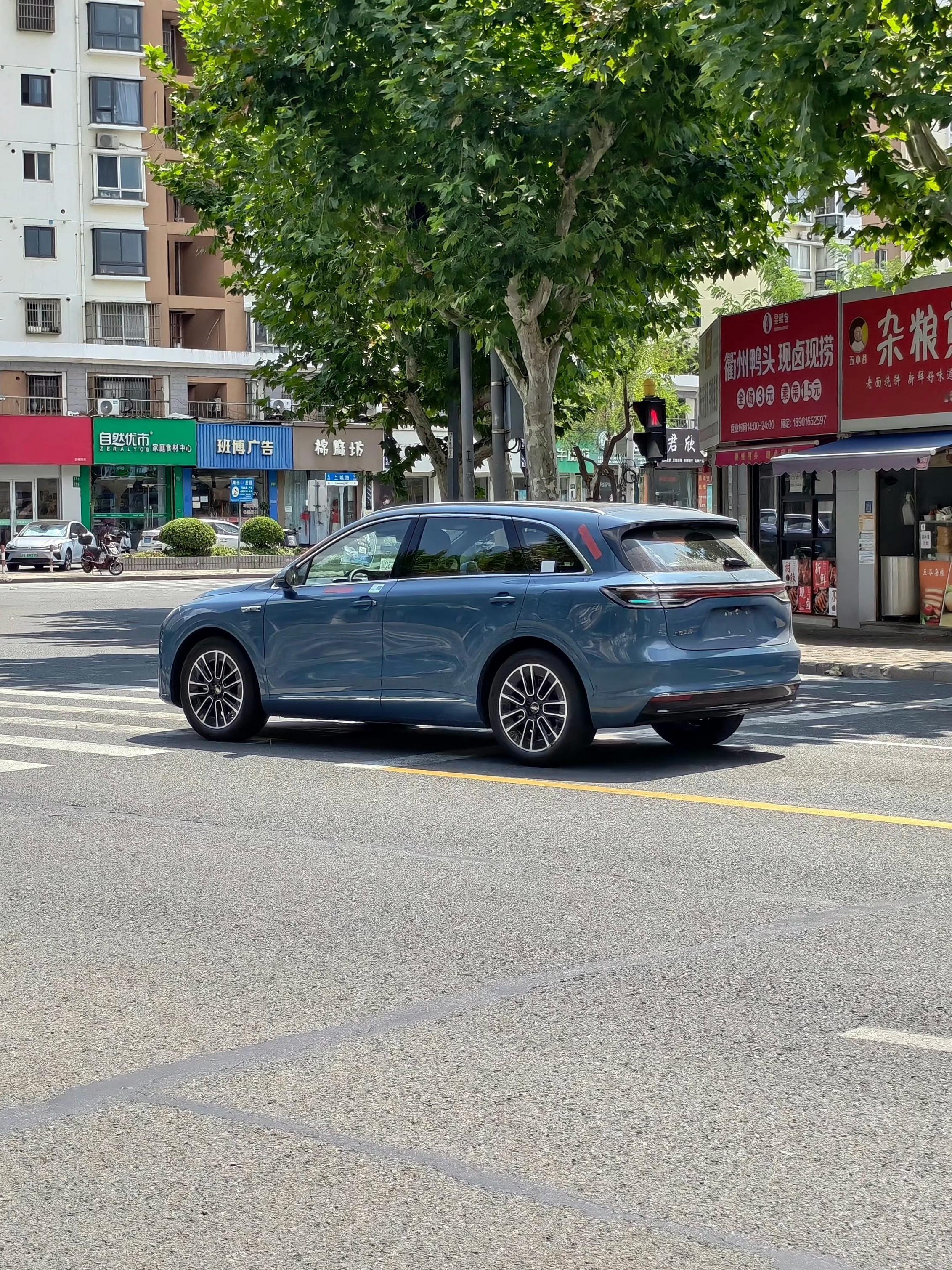 尚界H5实车上路这个档次感如何？像不像一台15~20万元左右的车[吃瓜]​​​