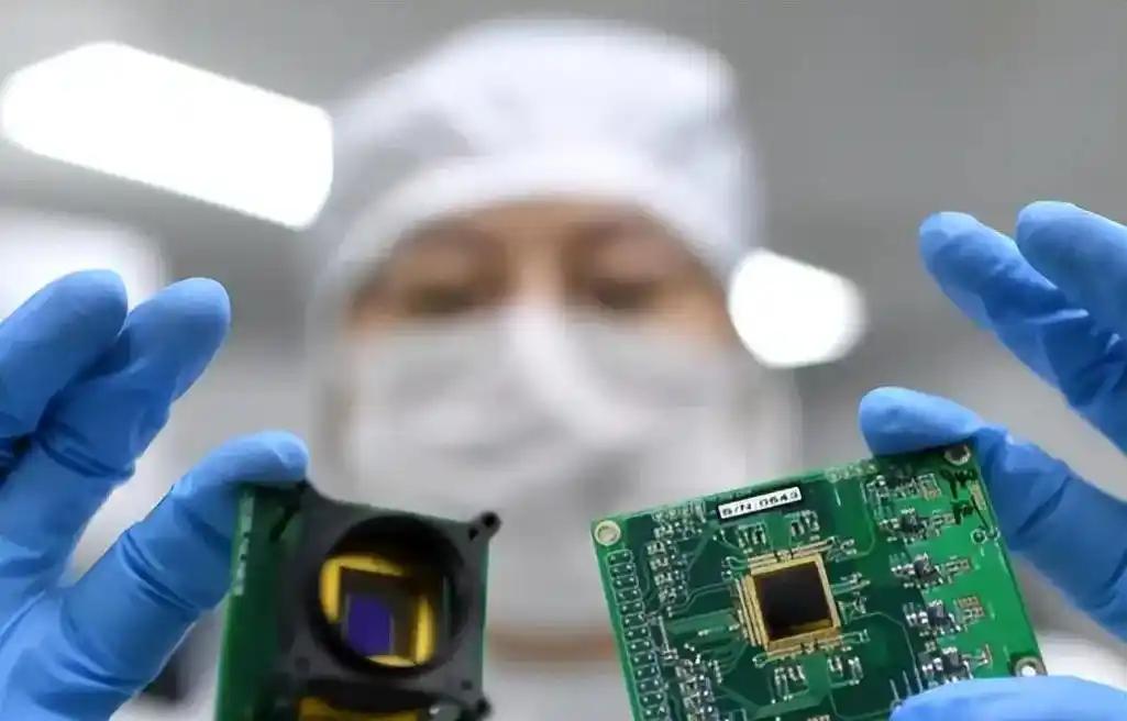 72.6%！中国芯片出口暴涨，单价暴增52%，中国芯片以实力拿下全球 今年前