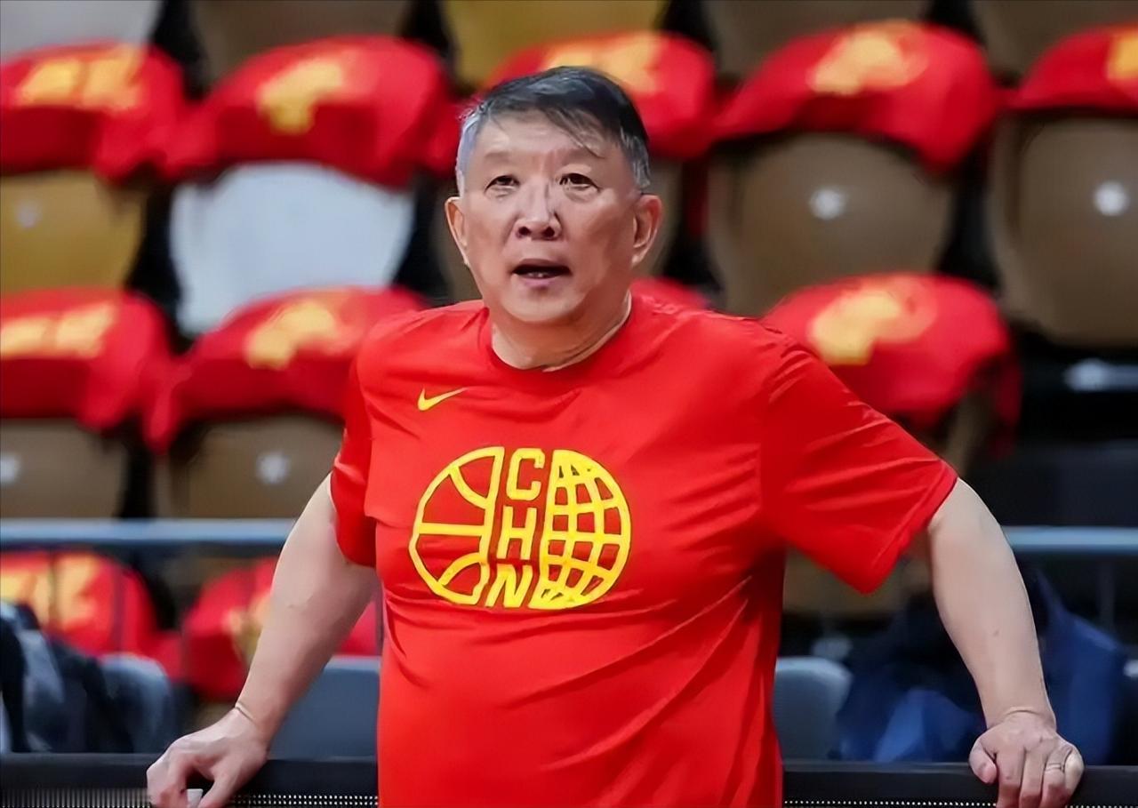 宫鲁鸣收好消息！美国队两连胜锁定D组第一，中国队和意大利队都是1胜1负，末轮
