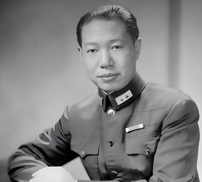 1954年，蒋介石听说熊式辉在泰国开工厂赔了个底朝天，还想回台湾，猛地拍在桌子