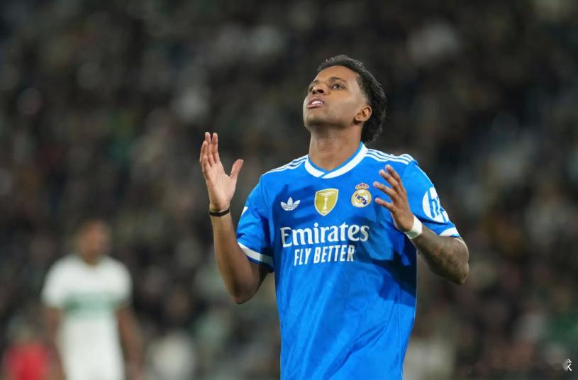 根据西班牙媒体每日体育报记者若阿金.皮埃拉报道，皇马攻击手罗德里戈正与两位顶级经