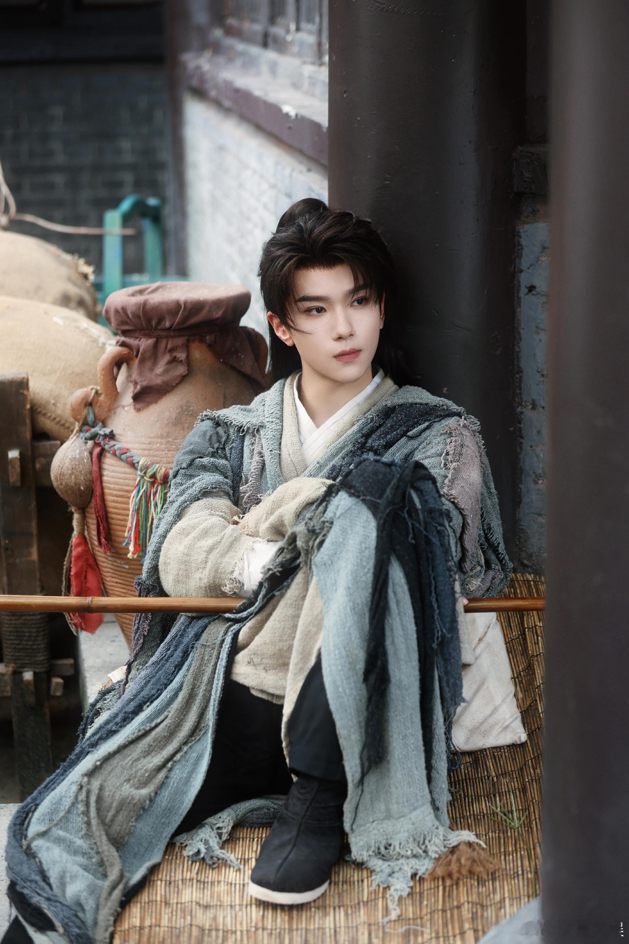 天书黎明定档期待值拉满，天书黎明正式定档11月30日，李宏毅饰演的怪医符生自带