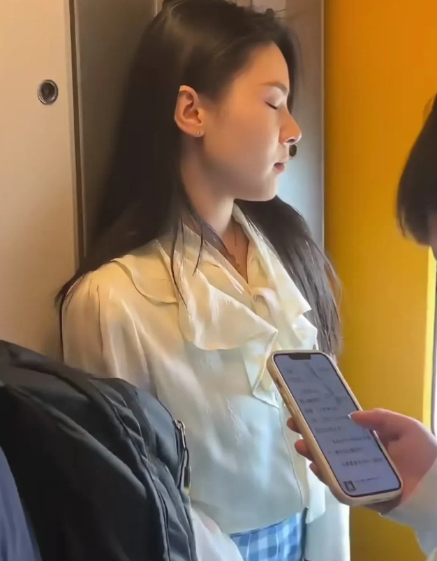 在火车上遇到的白月光！