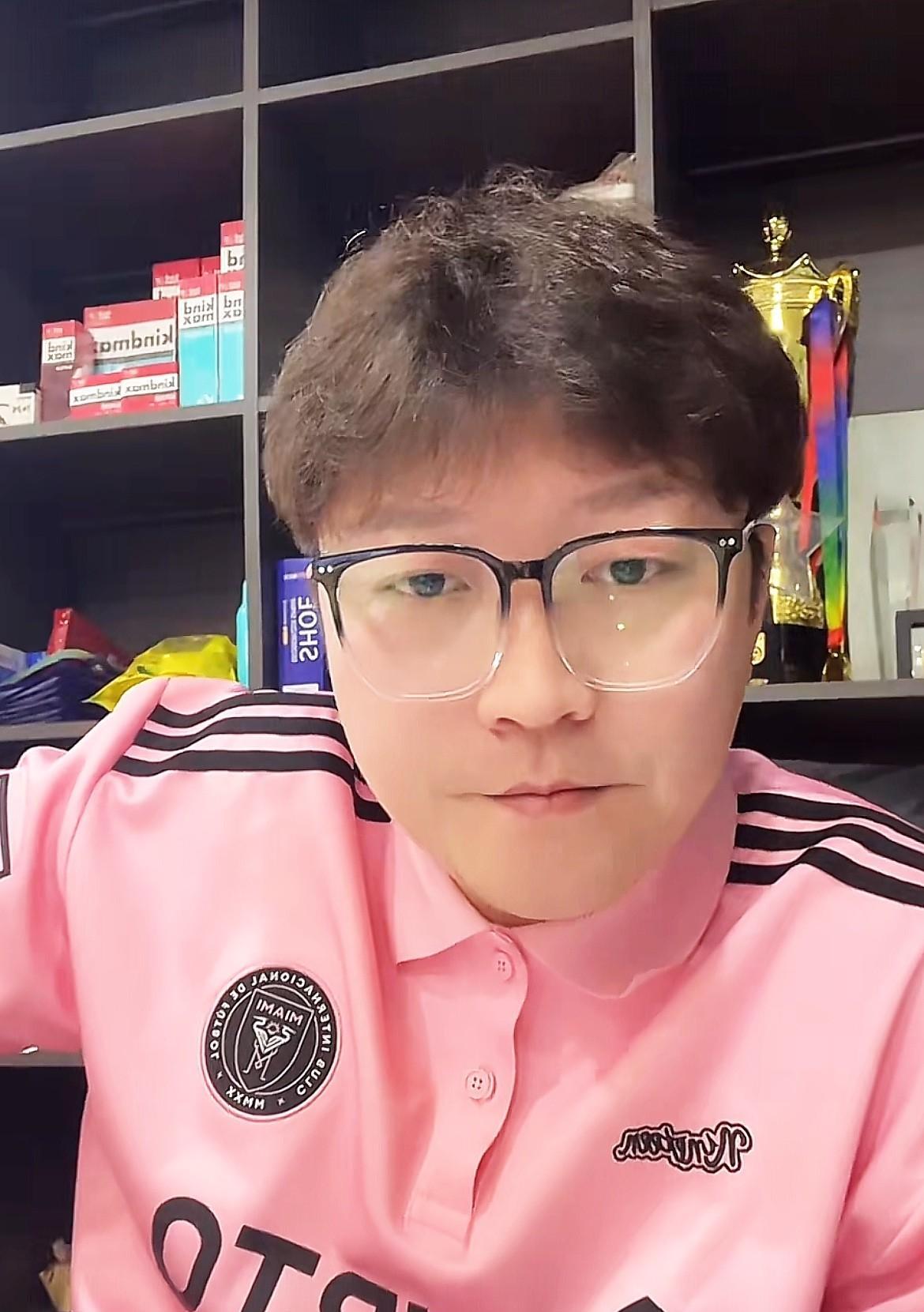 河南队旧将赵鹏直播时表示，卢永涛本来就是从山东租借过来的，在河南练练级，海港看着