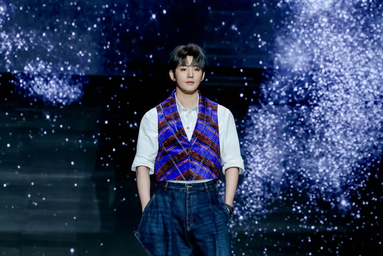 喵娲娲帮粉丝追星邓为喵小金它主打的就是一个有求必应！在它的牵线下，粉丝终于亲手