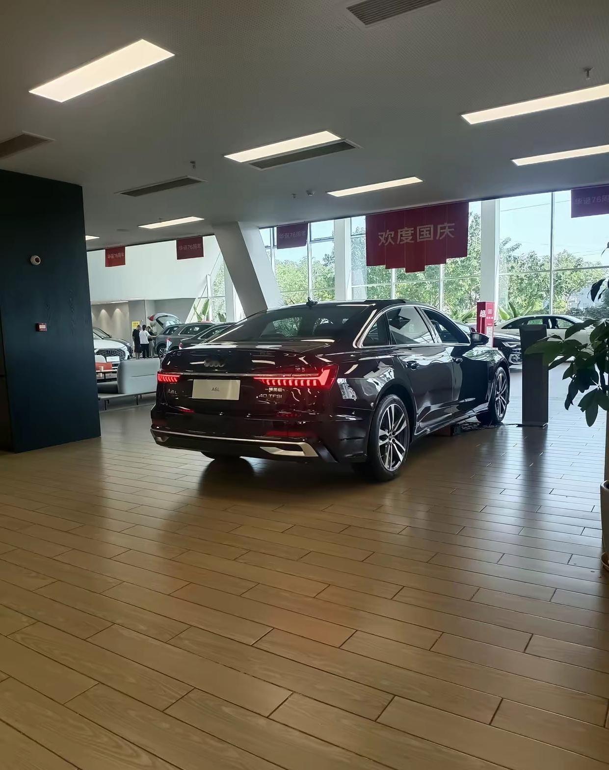 手头有100万存款，老公想换个奥迪Q5，去4S店咨询了，大概要28万落地。我的